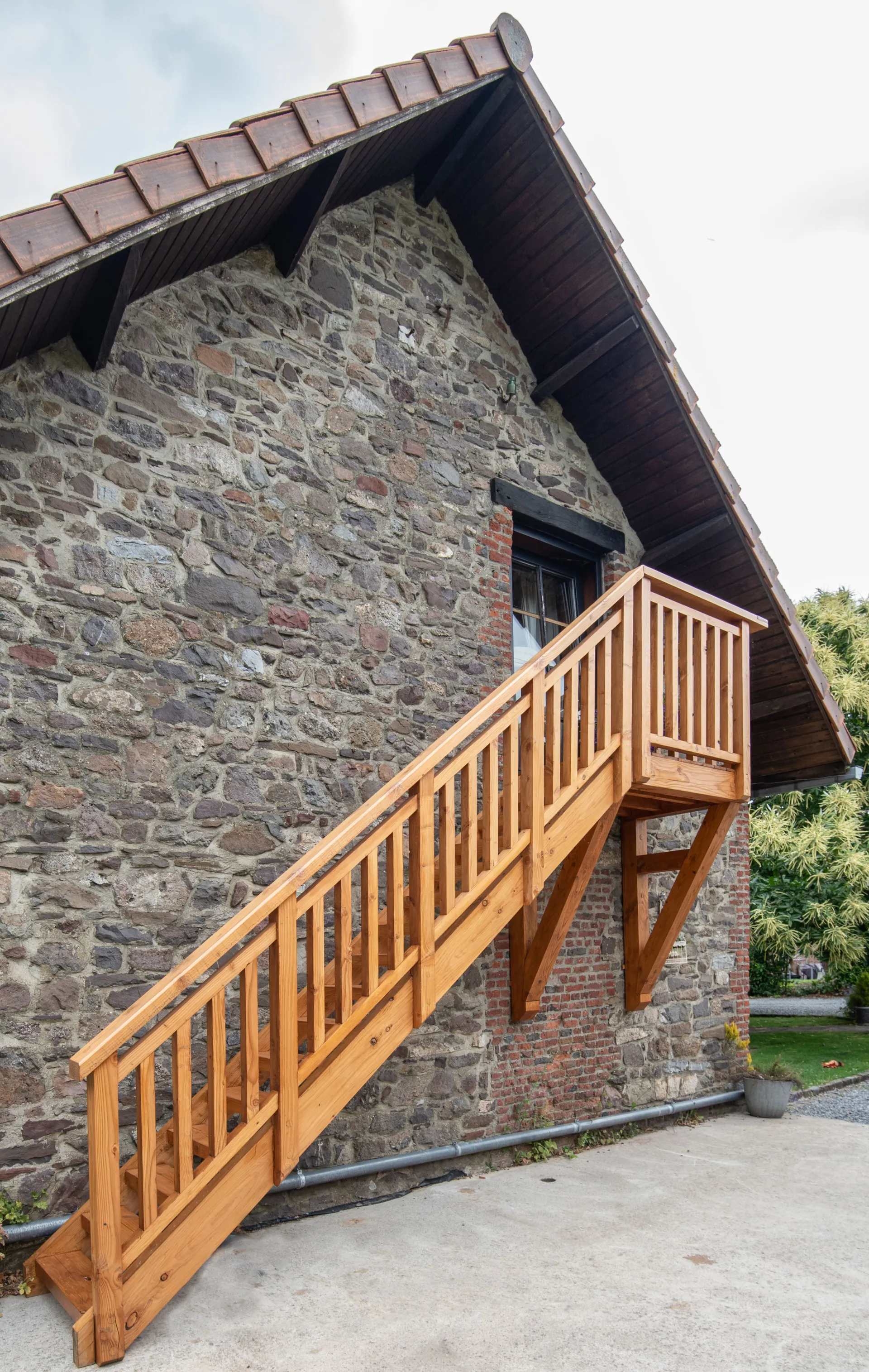 Escalier en douglas lasuré chêne clair