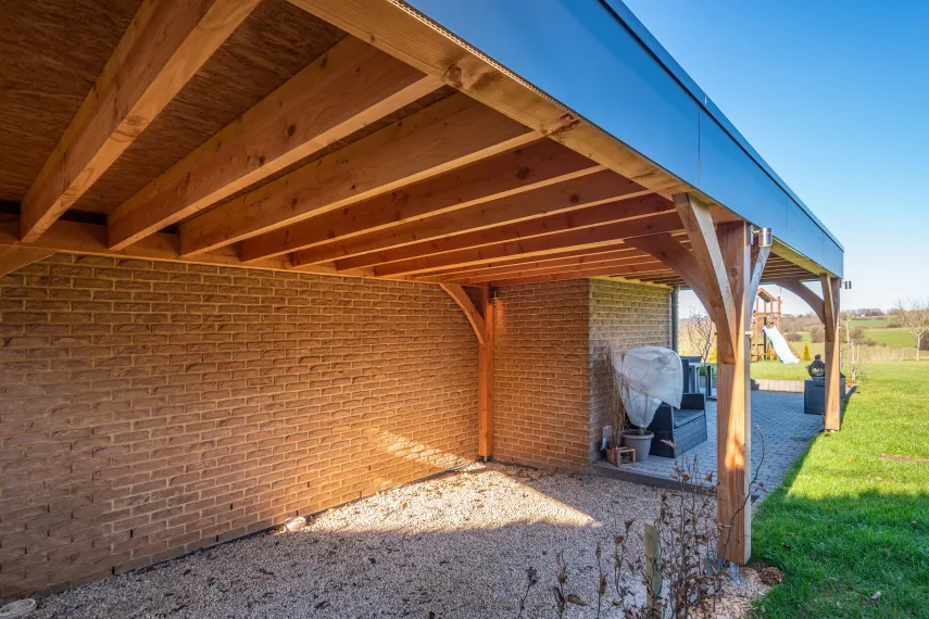 Carport à toiture plate à Biron