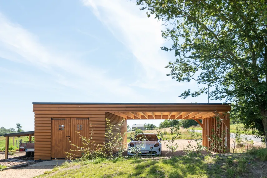 Carport à toiture plate avec abri intégré à Ohey