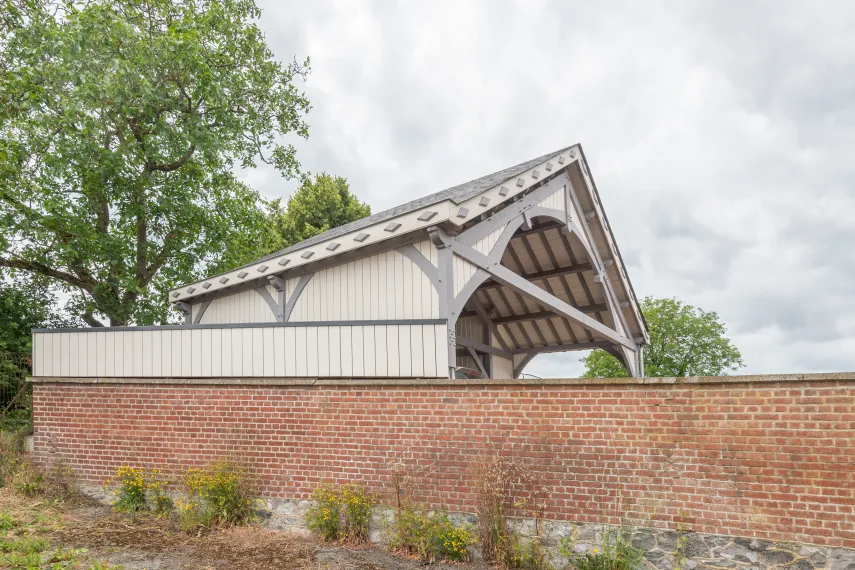Carport 2 pans reprenant la même architecture que la maison