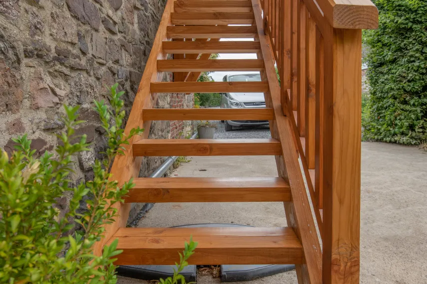 Escalier en douglas lasuré chêne clair