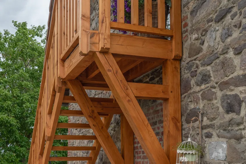 Escalier en douglas lasuré chêne clair