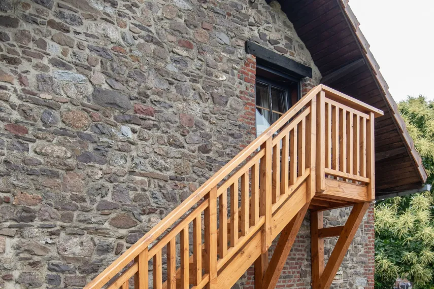 Escalier en douglas lasuré chêne clair
