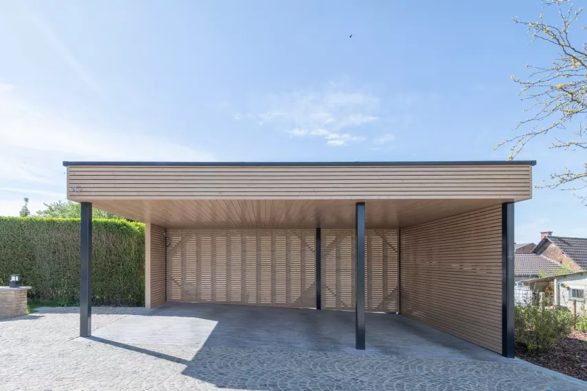Carport à toiture plate végétalisée à Saint-Marc