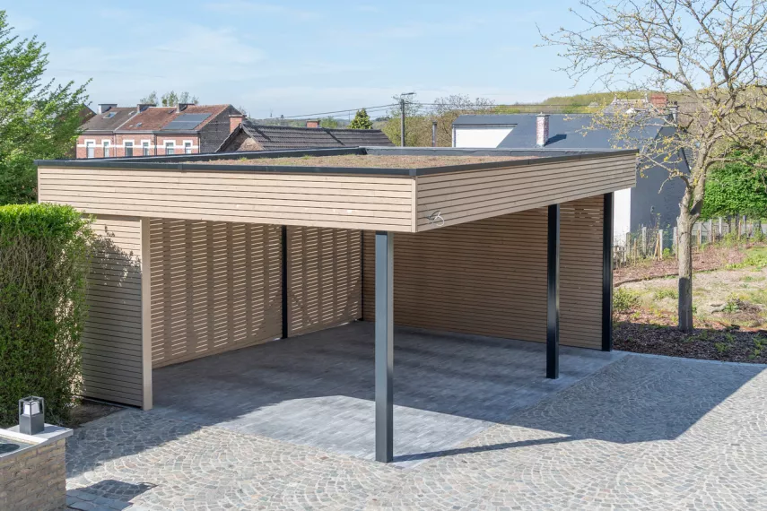 Carport à toiture plate végétalisée à Saint-Marc